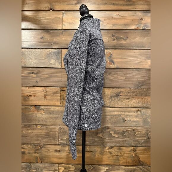 Lululemon 1/4 zip top​ - Picture 4 of 5